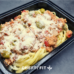 Découvrez notre délicieuse recette de linguine au thon et câpres, accompagnée de poivrons à l'italienne et parmesan. Profitez de notre service de livraison à domicile et au bureau en Martinique pour déguster ce plat italien authentique et savoureux.
