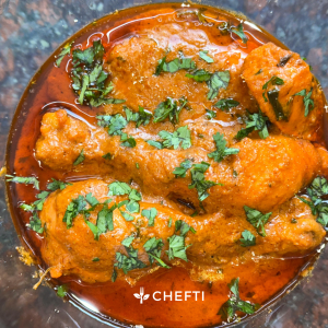 Découvrez notre succulente recette de poulet au curry et l'ananas. Profitez de notre service de livraison à domicile et au bureau en Martinique pour déguster ce plat chez vous ou au travail.
